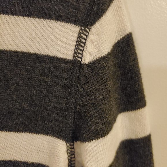 Aeropostale S/P Gray and White Striped Sweater - Picture 4 of 10